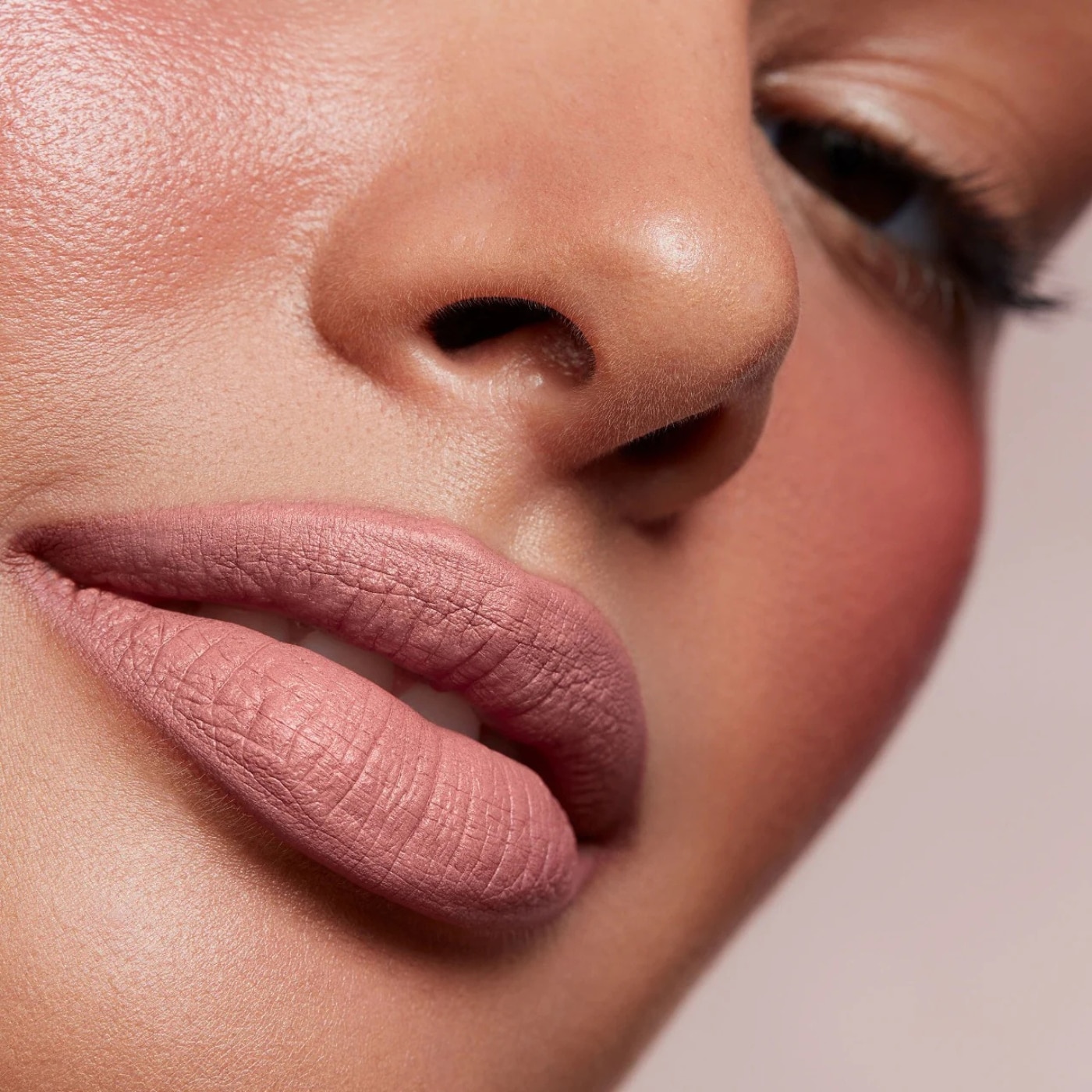 MAJOR HEADLINES MATTE SUEDE LIPSTICK SEDUCTIVE (LABIAL EN BARRA MATE)